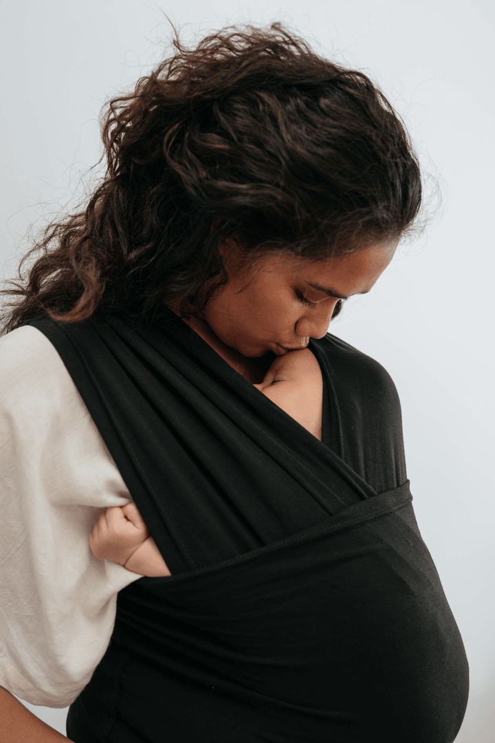 comfortable-baby-carrier-with-phone-pocket-0ea65749_b0b846ef-12e8-4009-b974-80b36670984e
