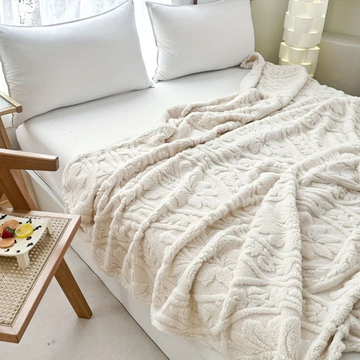 paris-weave-jacquard-fleece-blanket-e436a06d_1f6a1739-107f-493b-b538-4c2ca72e7479